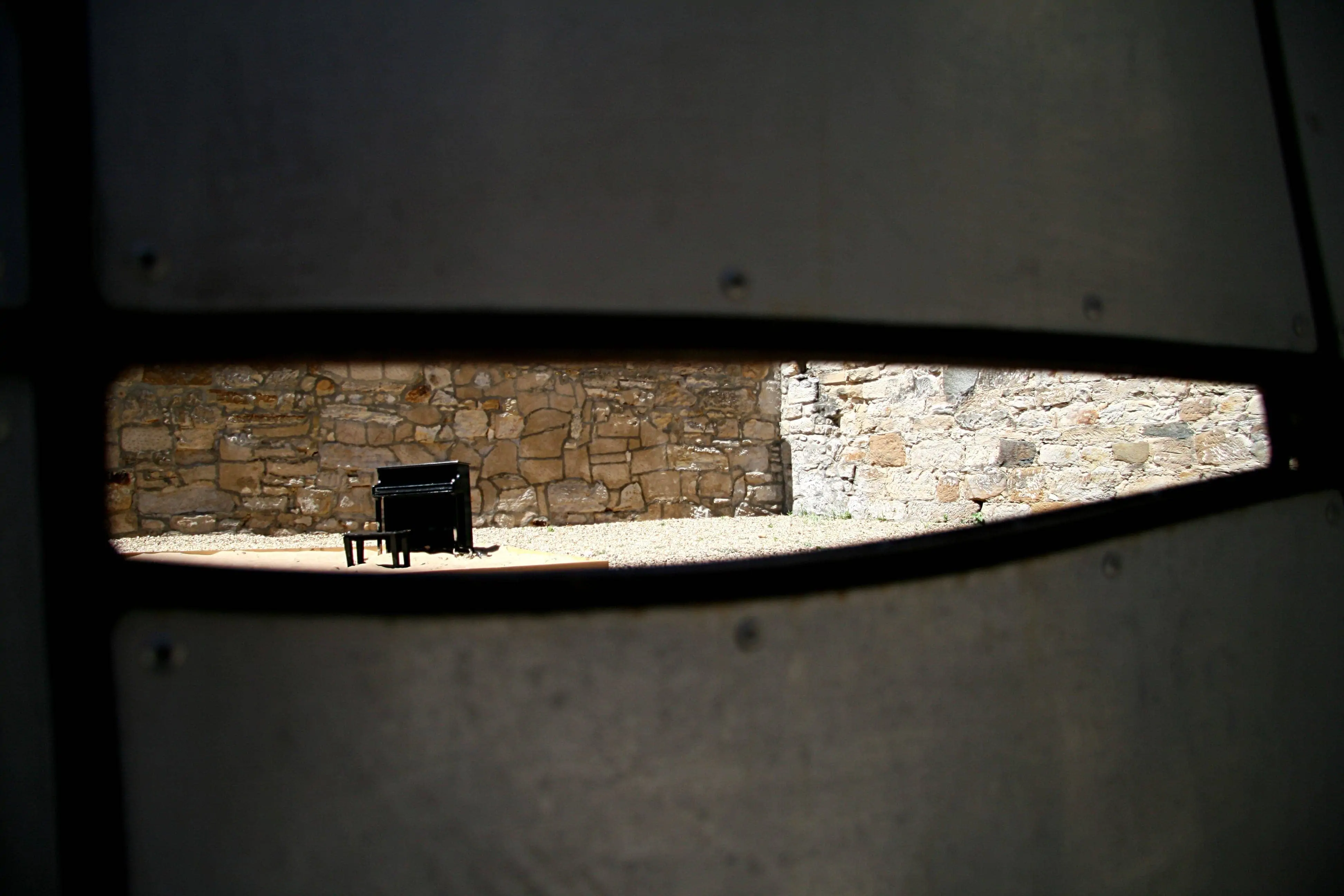 Photo theme – holes