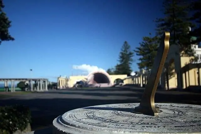 Sundial and sea shell in Napier
