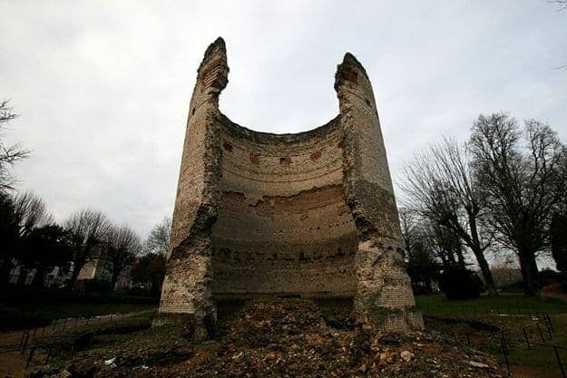 Ruined Roman Temple of Vesunna perigueux France.png