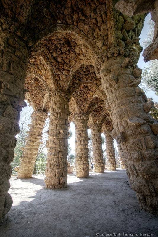 Parc Guell arches Barcelona gaudi.png