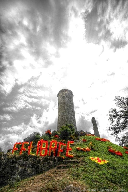 Felibre Sign piegut tower