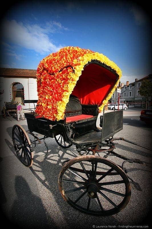 Flower covered carriage piegut felibre France Dordogne 2012