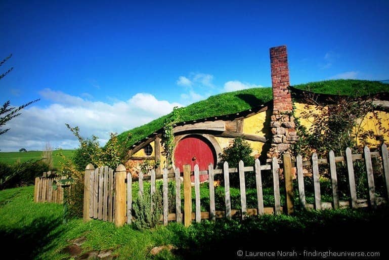 Hobbit hole in hobbiton New Zealand