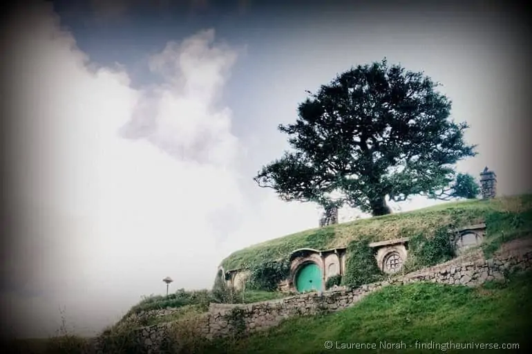 Whole of bag end Bilbo Hobbit hole hobbiton New Zealand-001 Whole of bag end Bilbo Hobbit hole hobbiton New Zealand-001