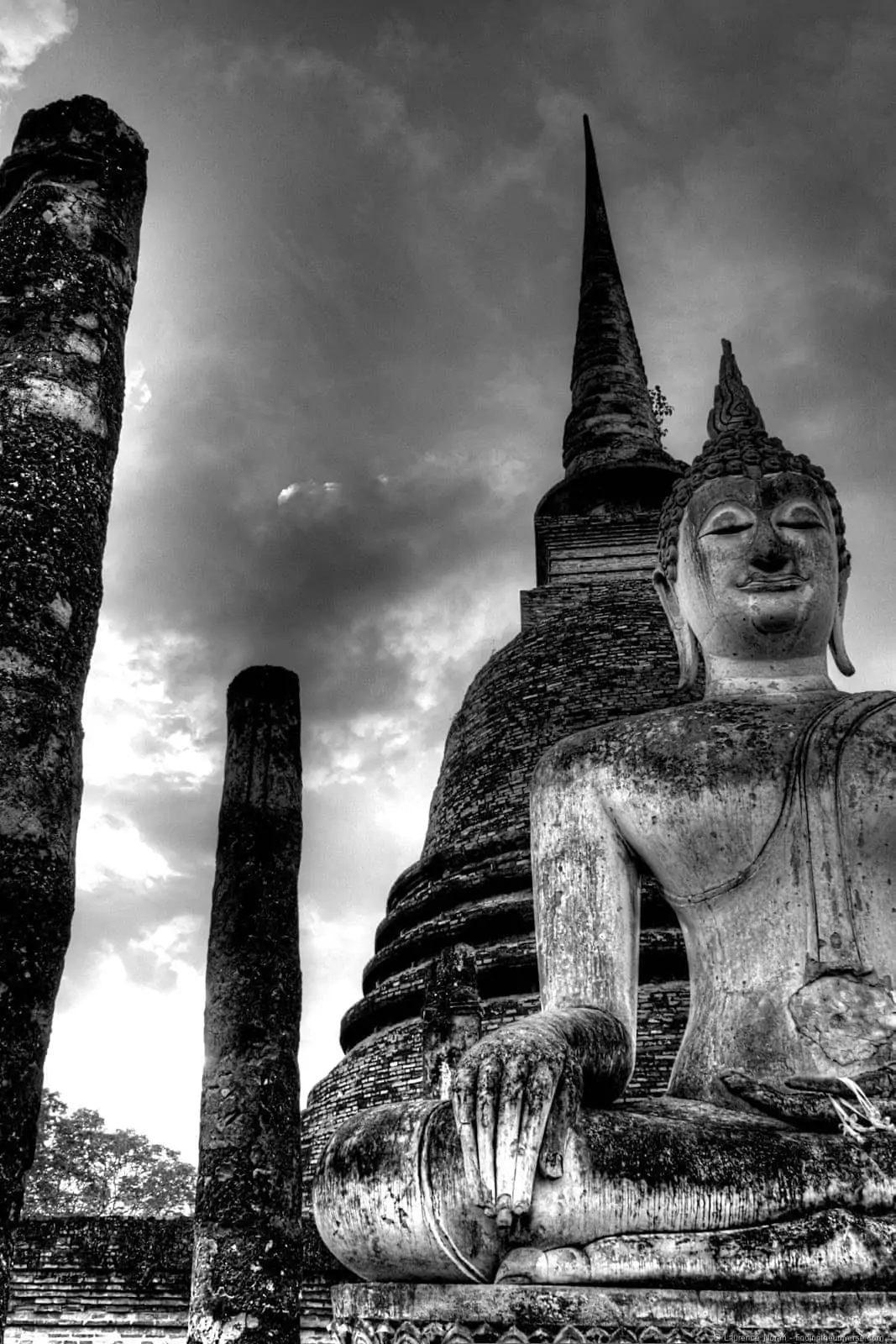 Buddha black and white Sukhothai
