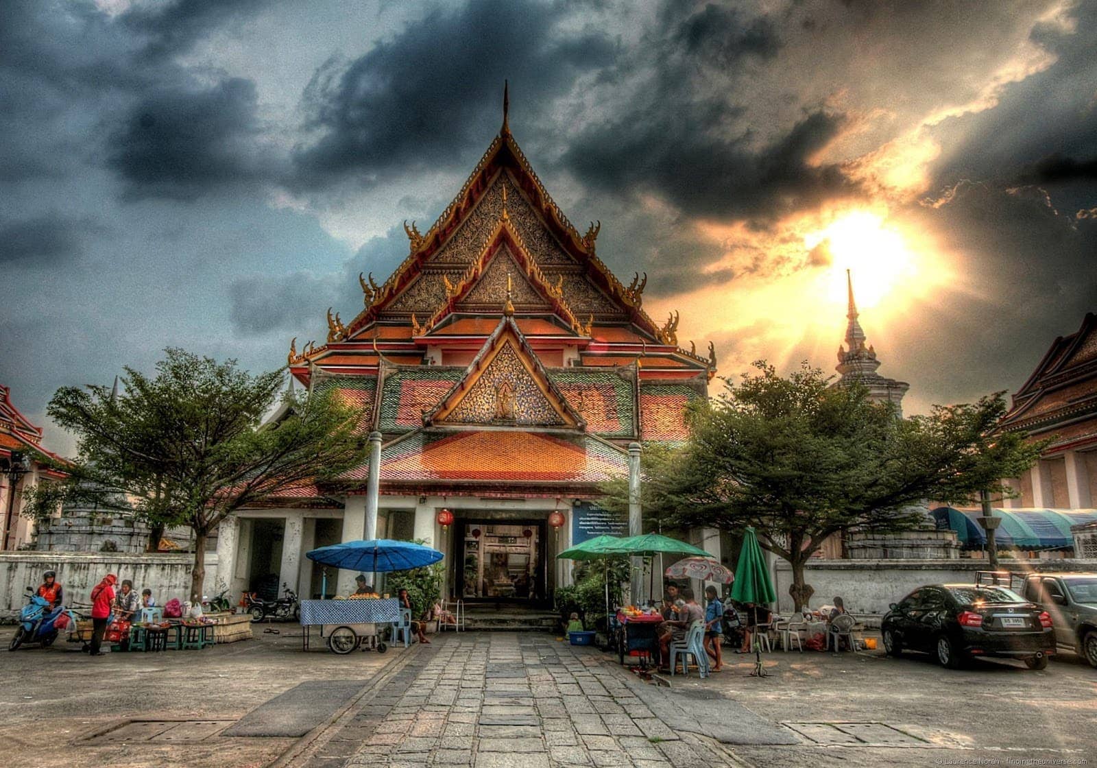 Bangkok temple sunset