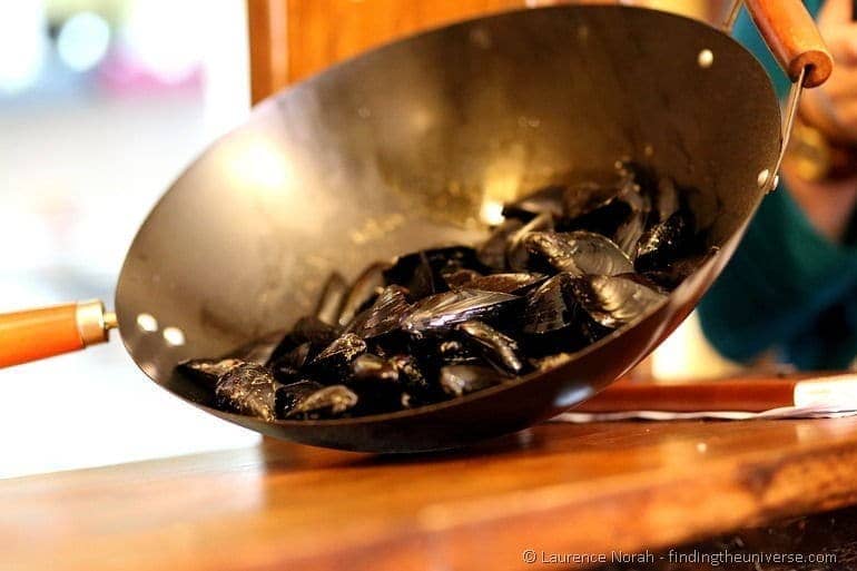 mussels in a wok