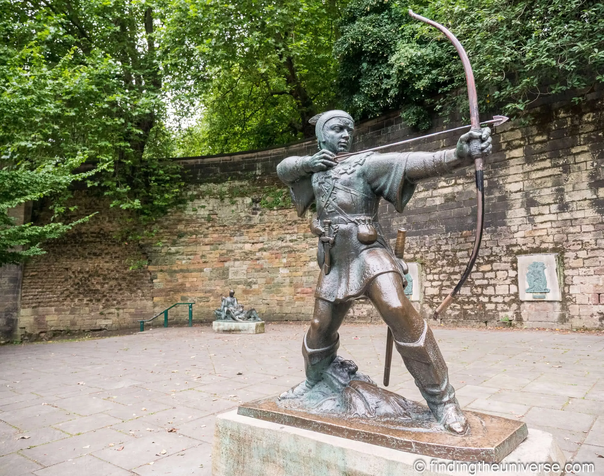 Robin Hood statue Nottingham by Laurence Norah