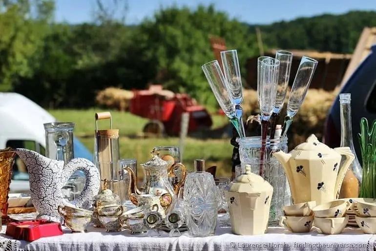 Vide Grenier France table