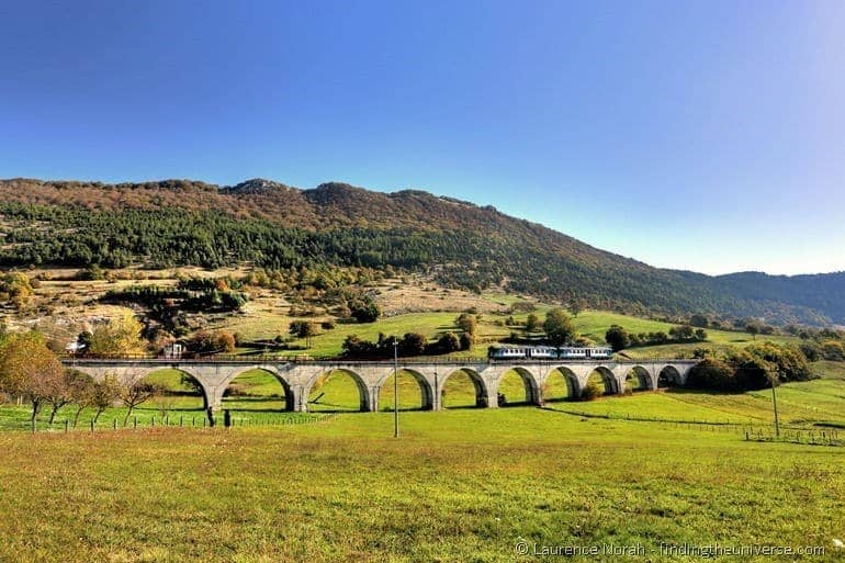 Molise train crossing bridge