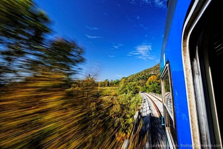 Train-rushing-through-fall-colours-i25255B125255D