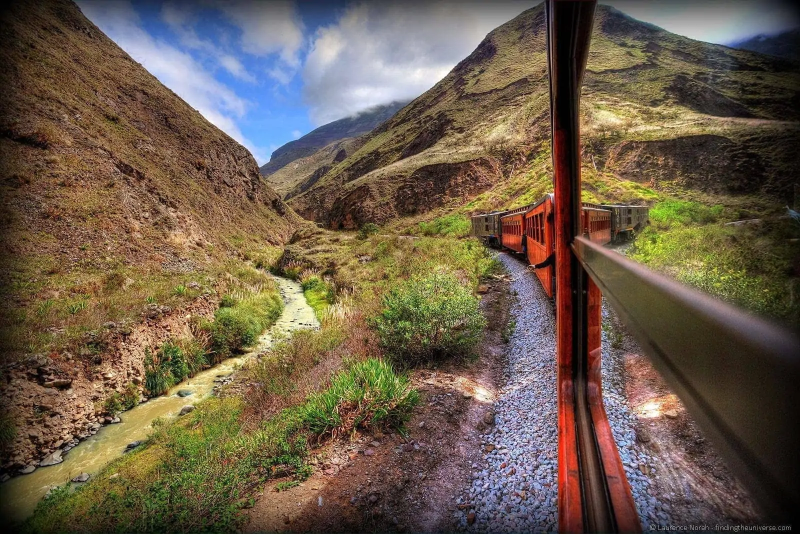 Train devils nose Ecuador Alausi view 2