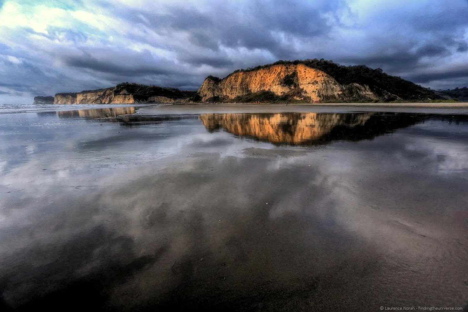 Canoa cliff reflections ecuador