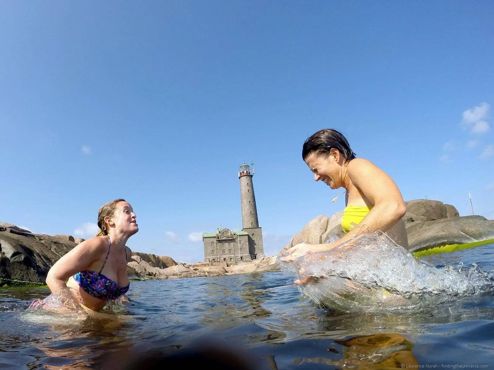 girls splashing water in finland sea swimming 2