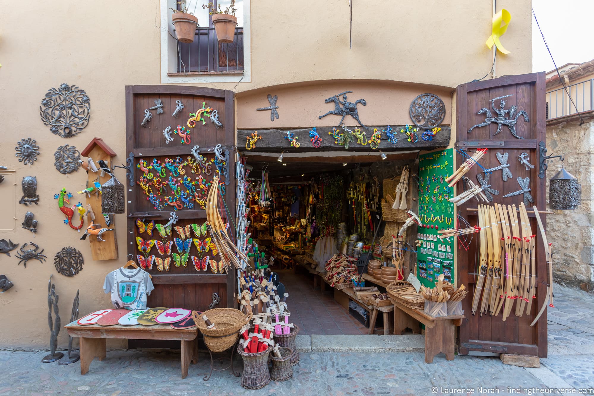 Besalu souvenir shop