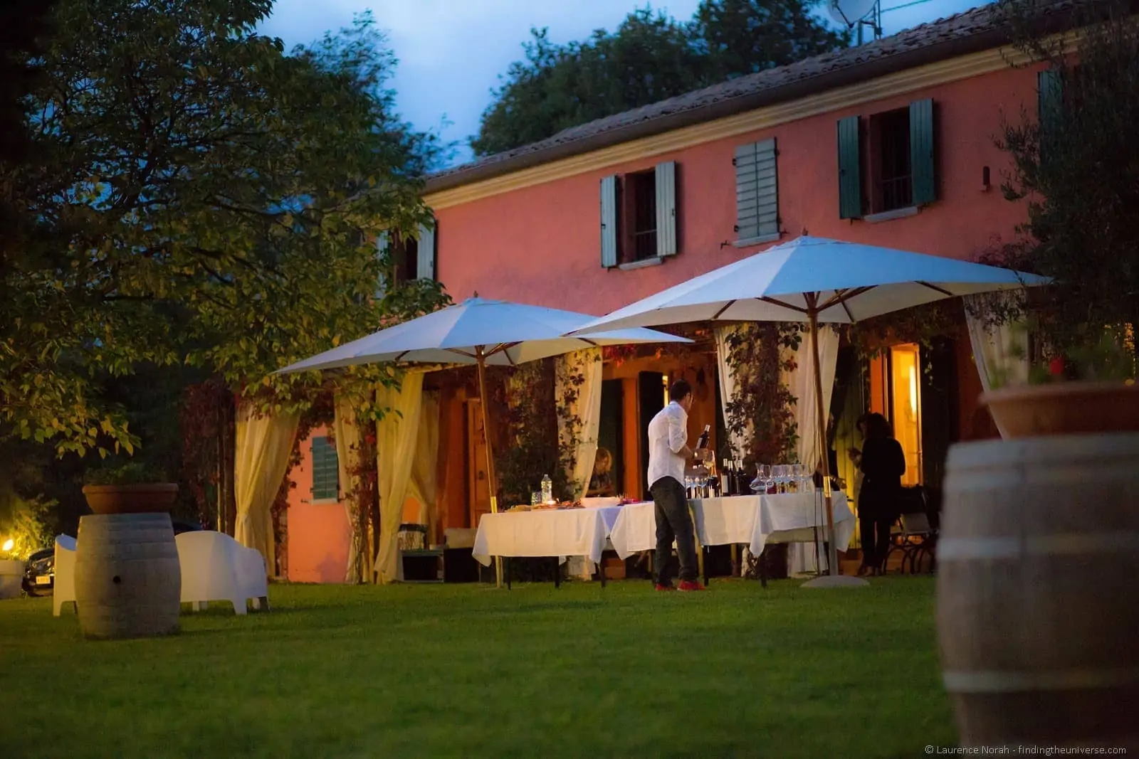wine tasting Italian villa le marche