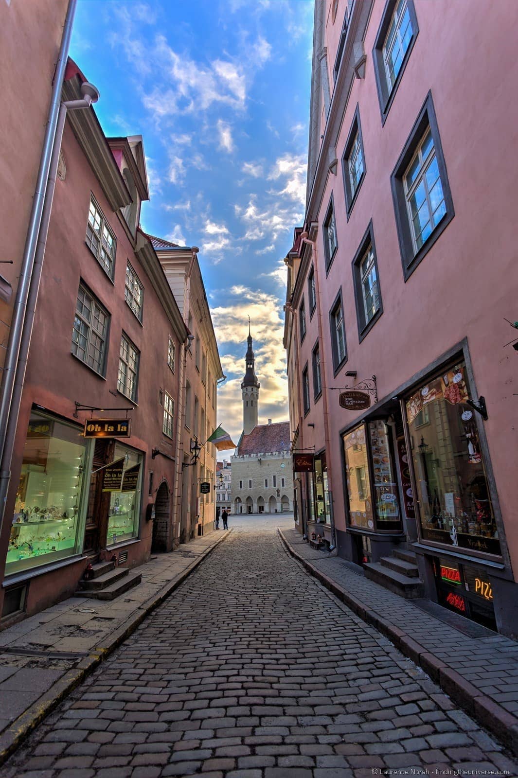 1 day in tallinn -cobbled streets and town square 