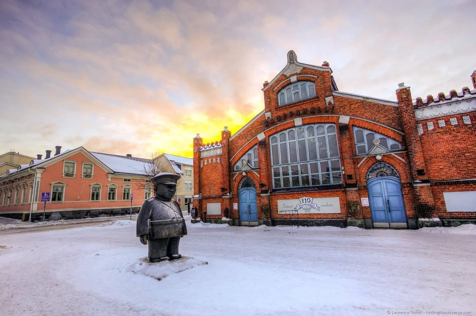 Bobby statue and marketplace oulu finland Bobby statue and marketplace oulu finland