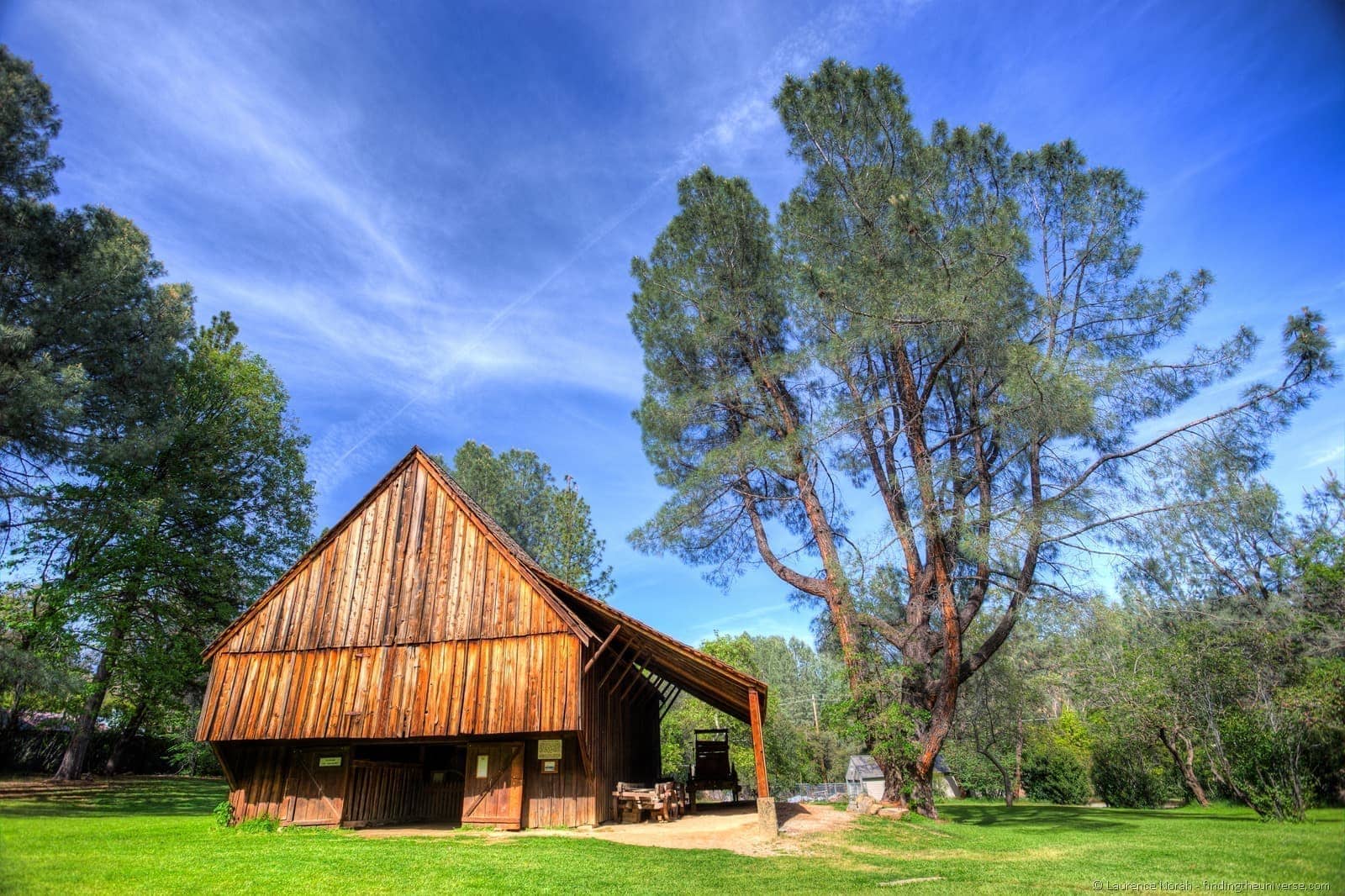 Things to Do in Redding California - Barn in old Shasta Town California