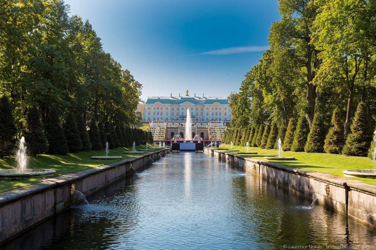 Peterhof palace main cascade and palace fountains