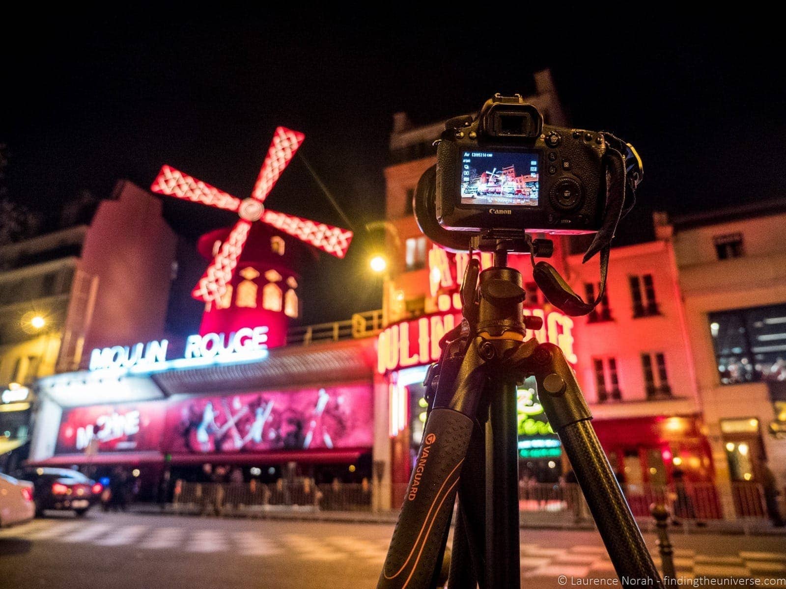 VEO tripod moulin rouge