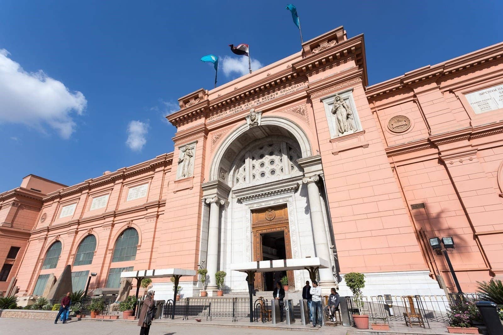Exterior Cairo Museum
