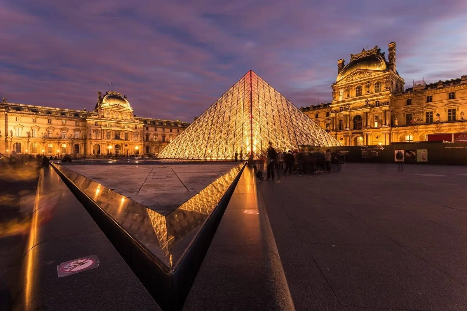 Airbnb alternatives: Louvre Paris Dusk Airbnb alternatives: Louvre Paris Dusk