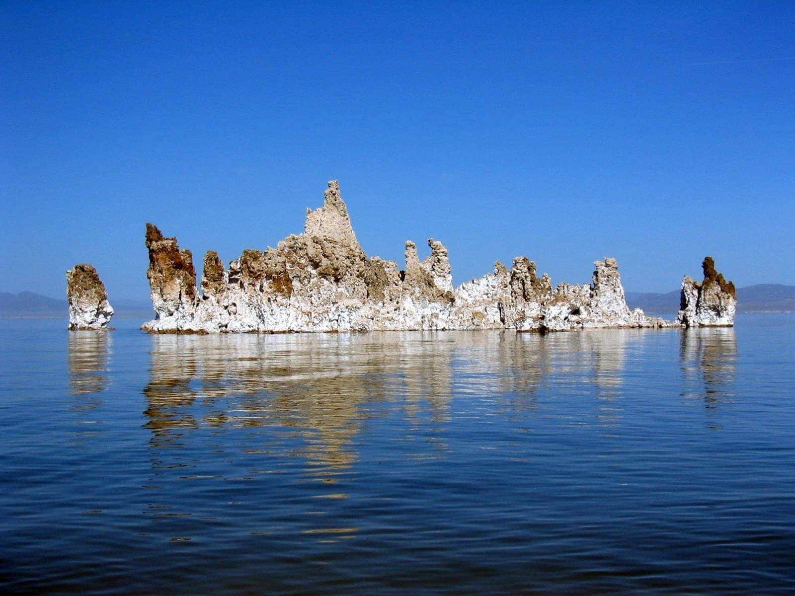 lake mono