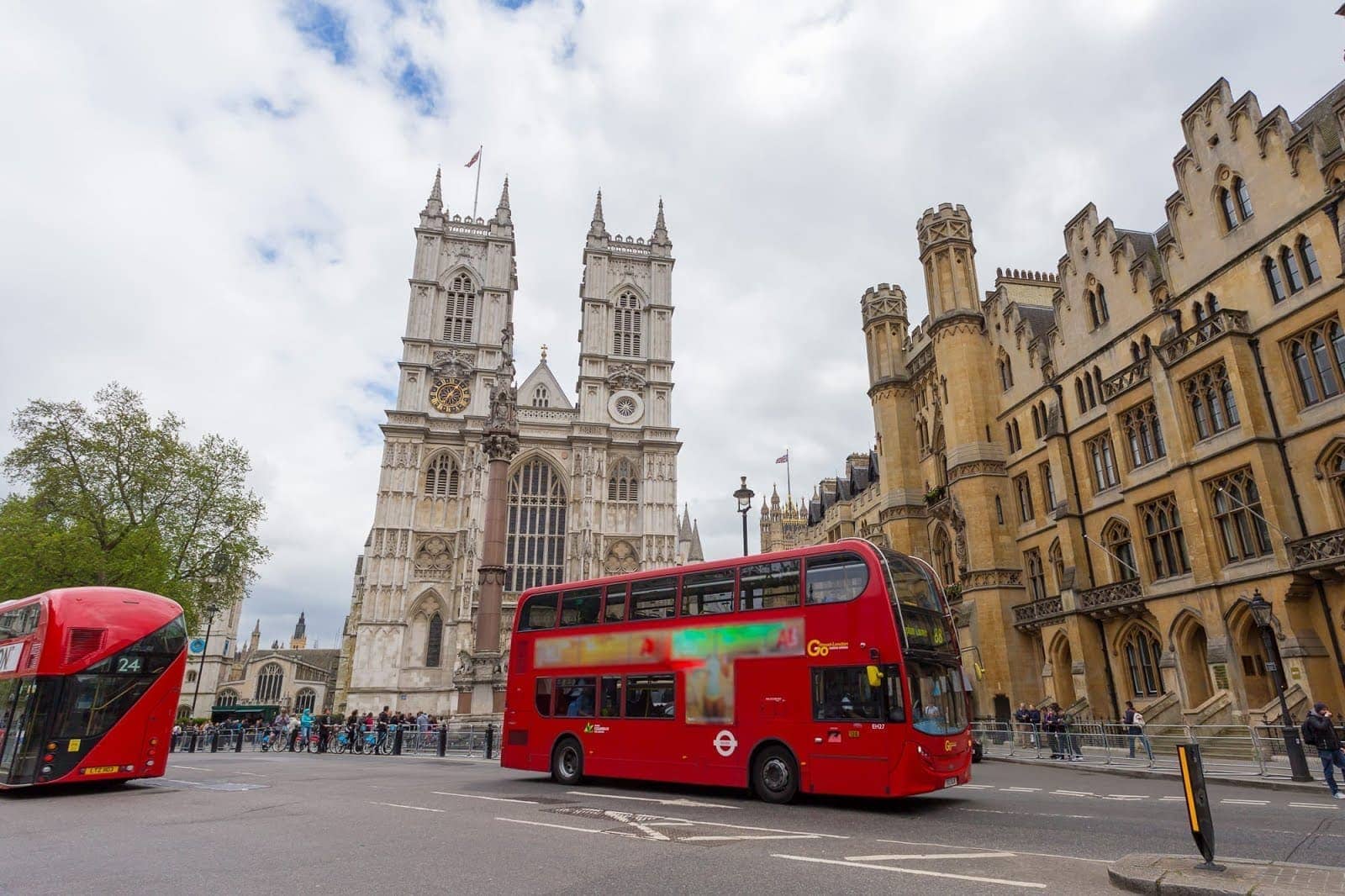 London bus westminster abbey_by_Laurence Norah