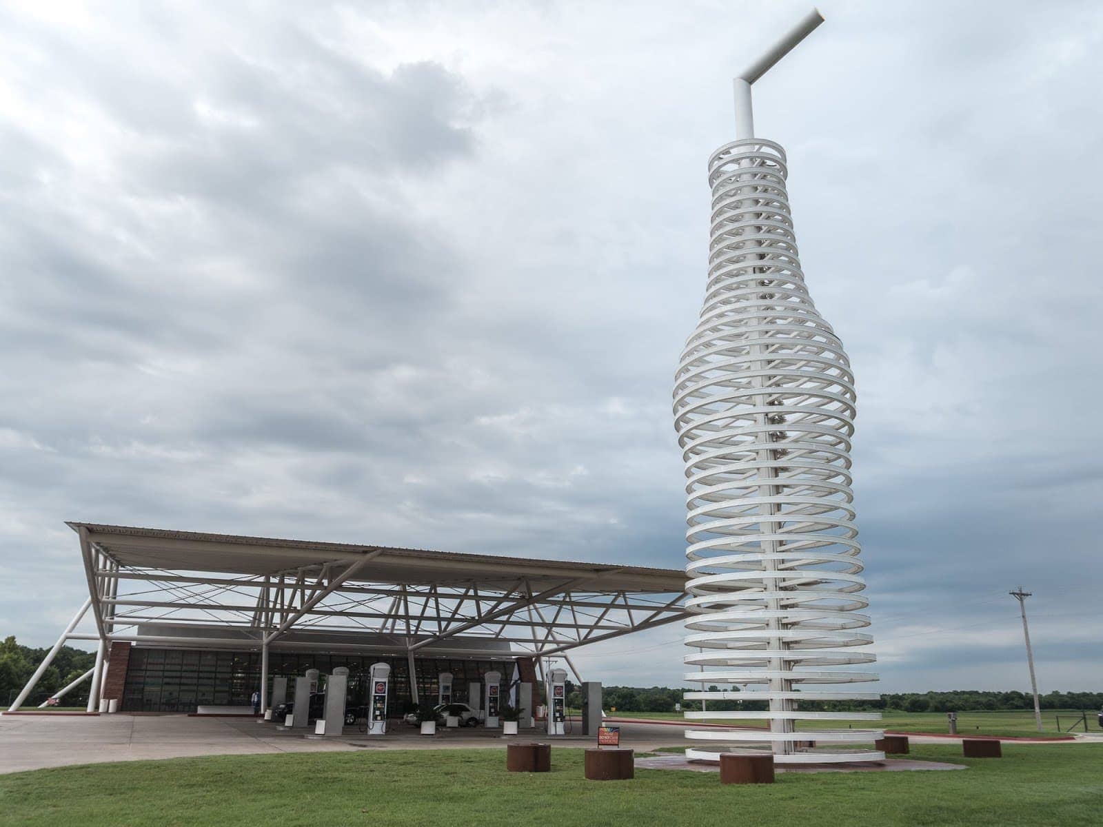 Giant bottle Arcadia Route 66 Oklahoma_by_Laurence Norah-3