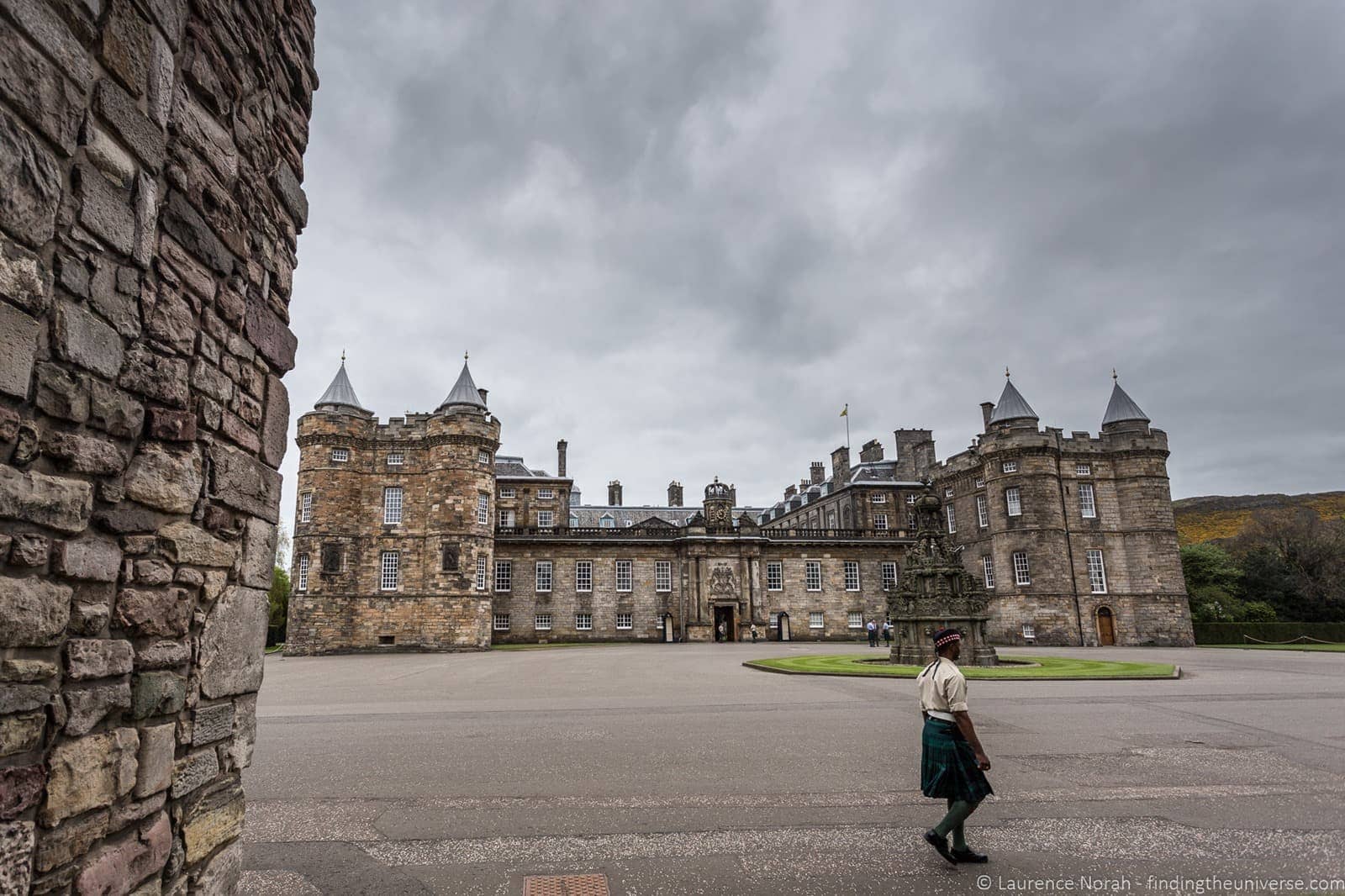 holyrood palace edinburgh