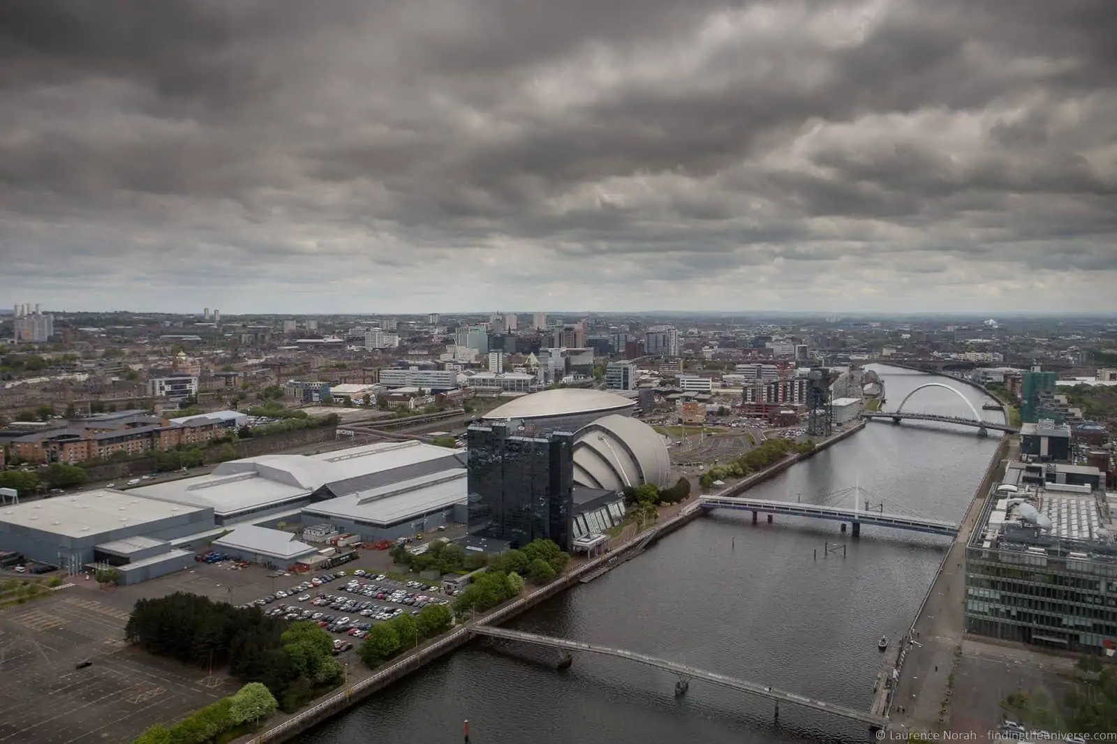 The curved silver building of the Glasgow Science Centre on the River Clyde