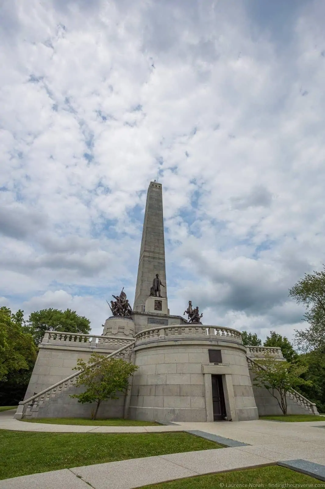 Abraham Lincoln's tomb in Oak Ridge Cemetery, Springfield, Illinois