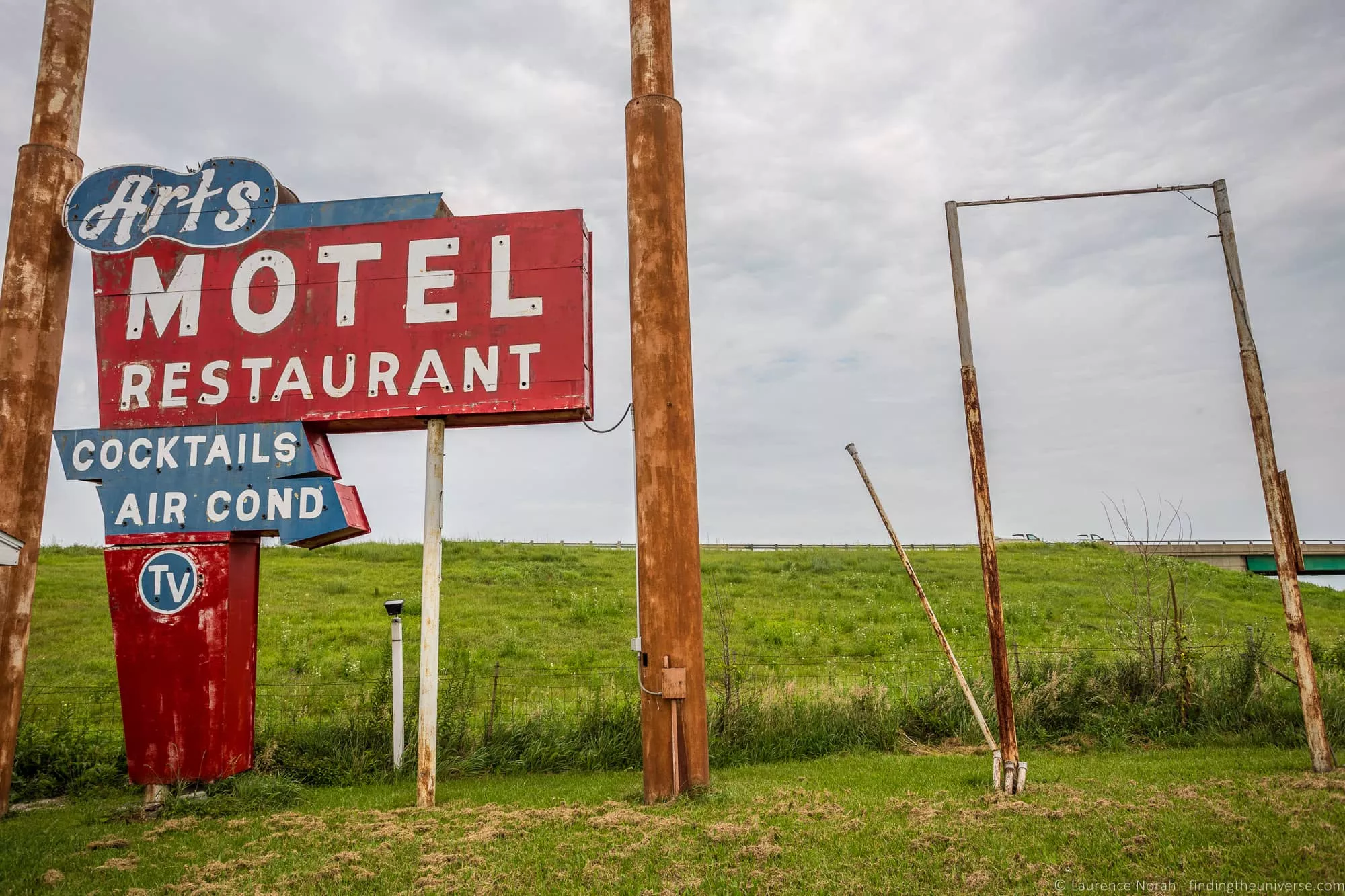 Vintage motel sign on Route 66 in Illinois