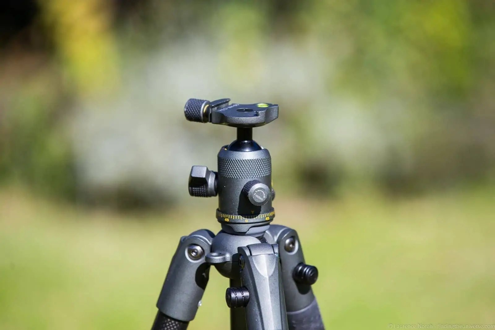 VEO 2 tripod up close
