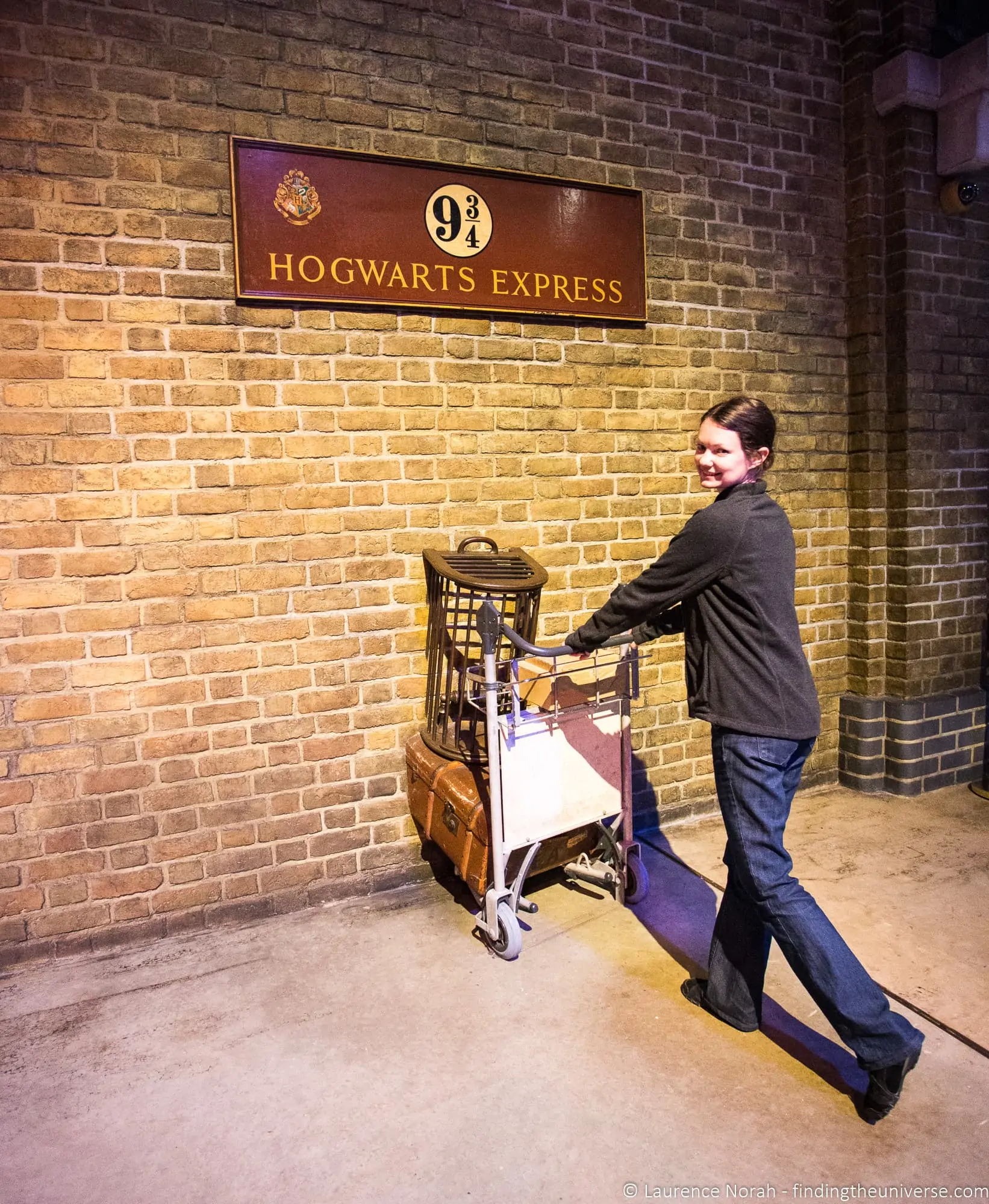 Platform 9 3/4 at Warner Bros Studio Tour