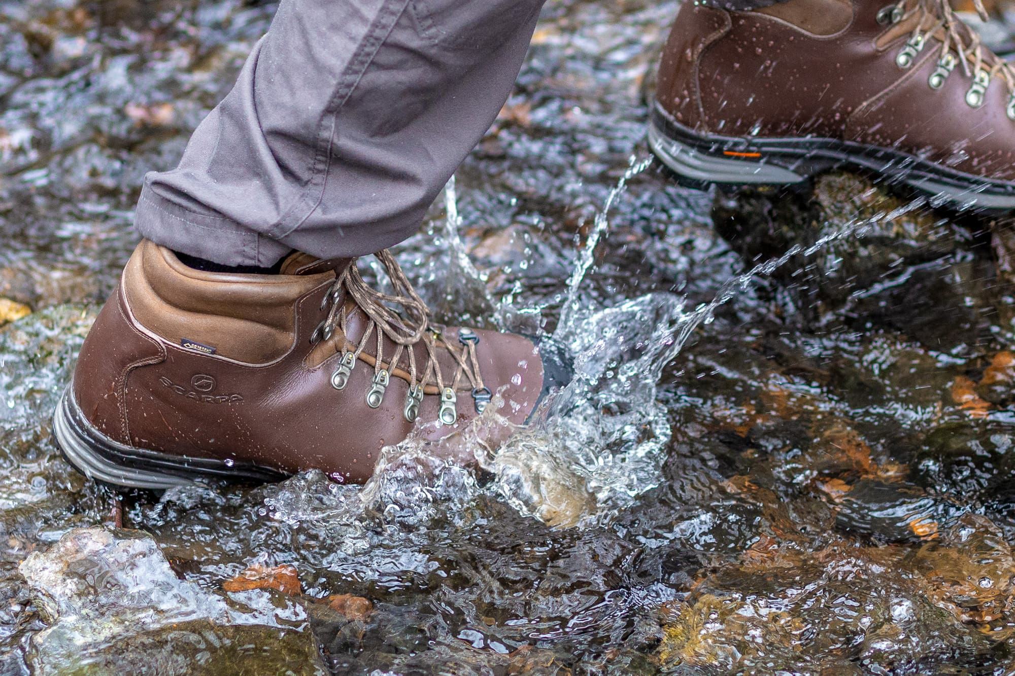 hiking boots for travel