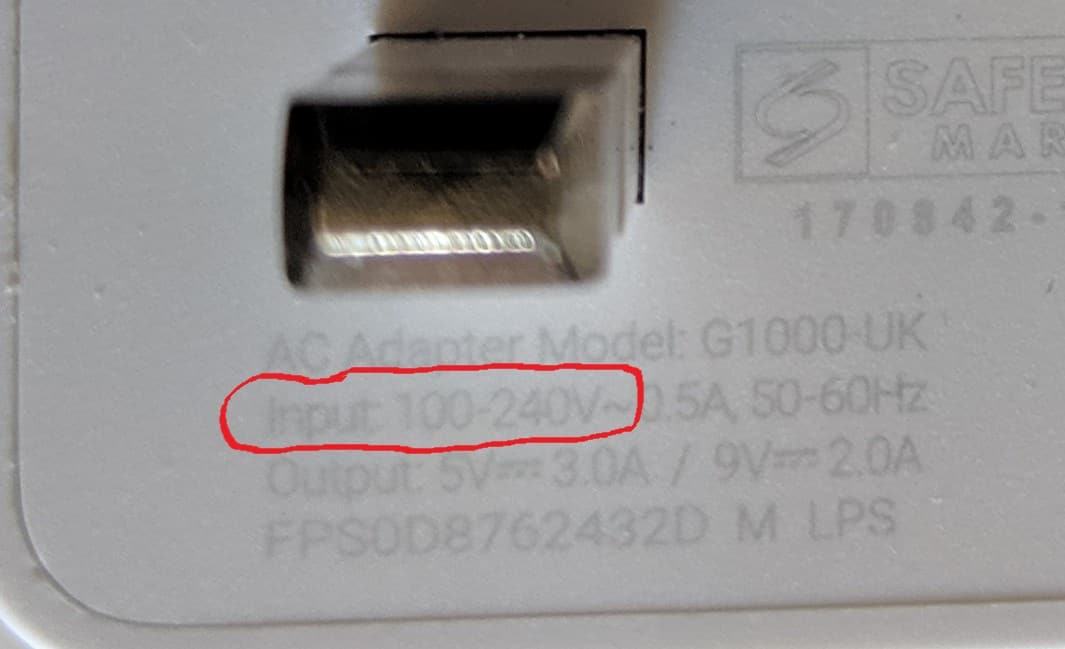 Voltage labelling on plug