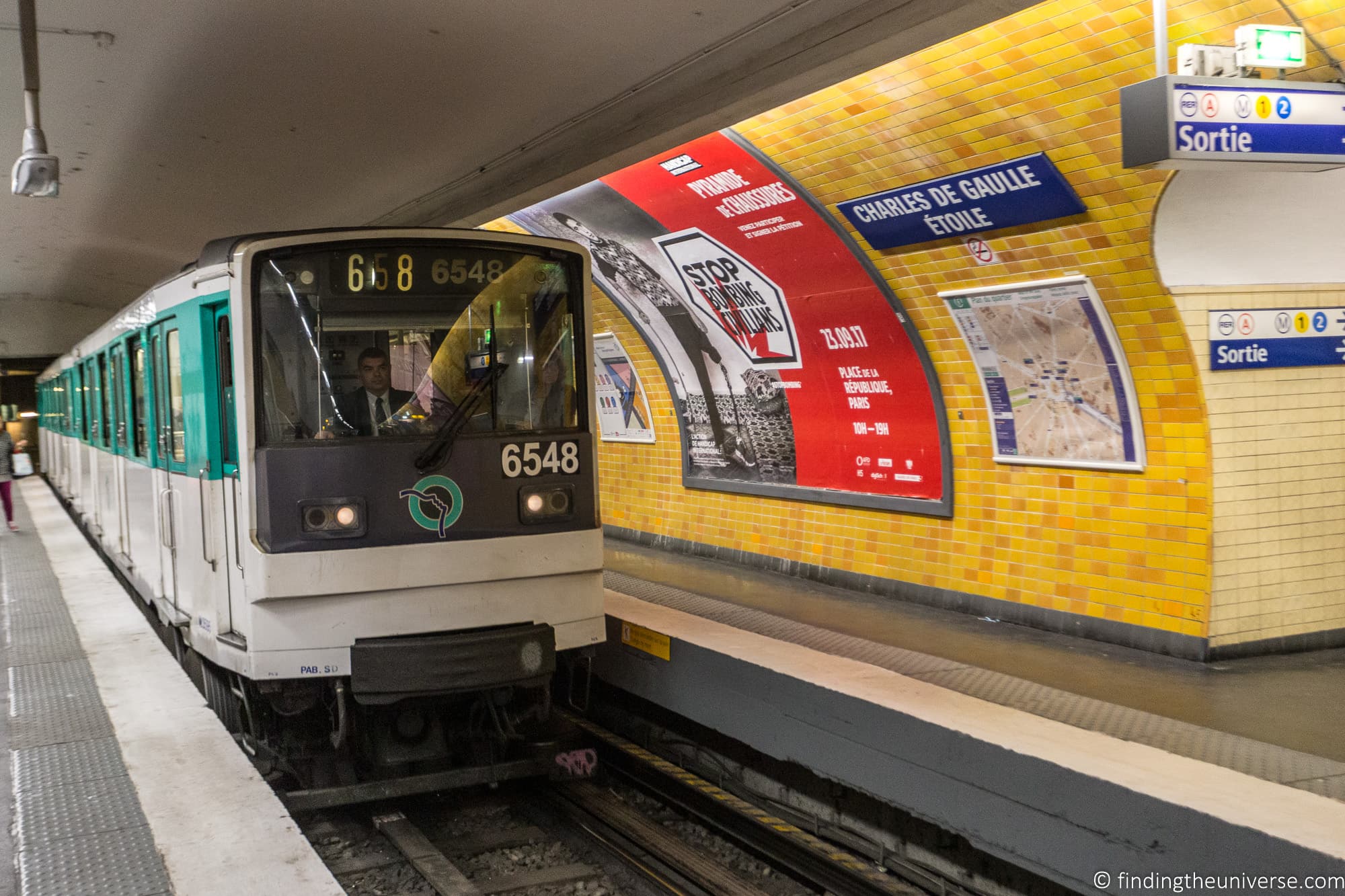 how to travel paris metro