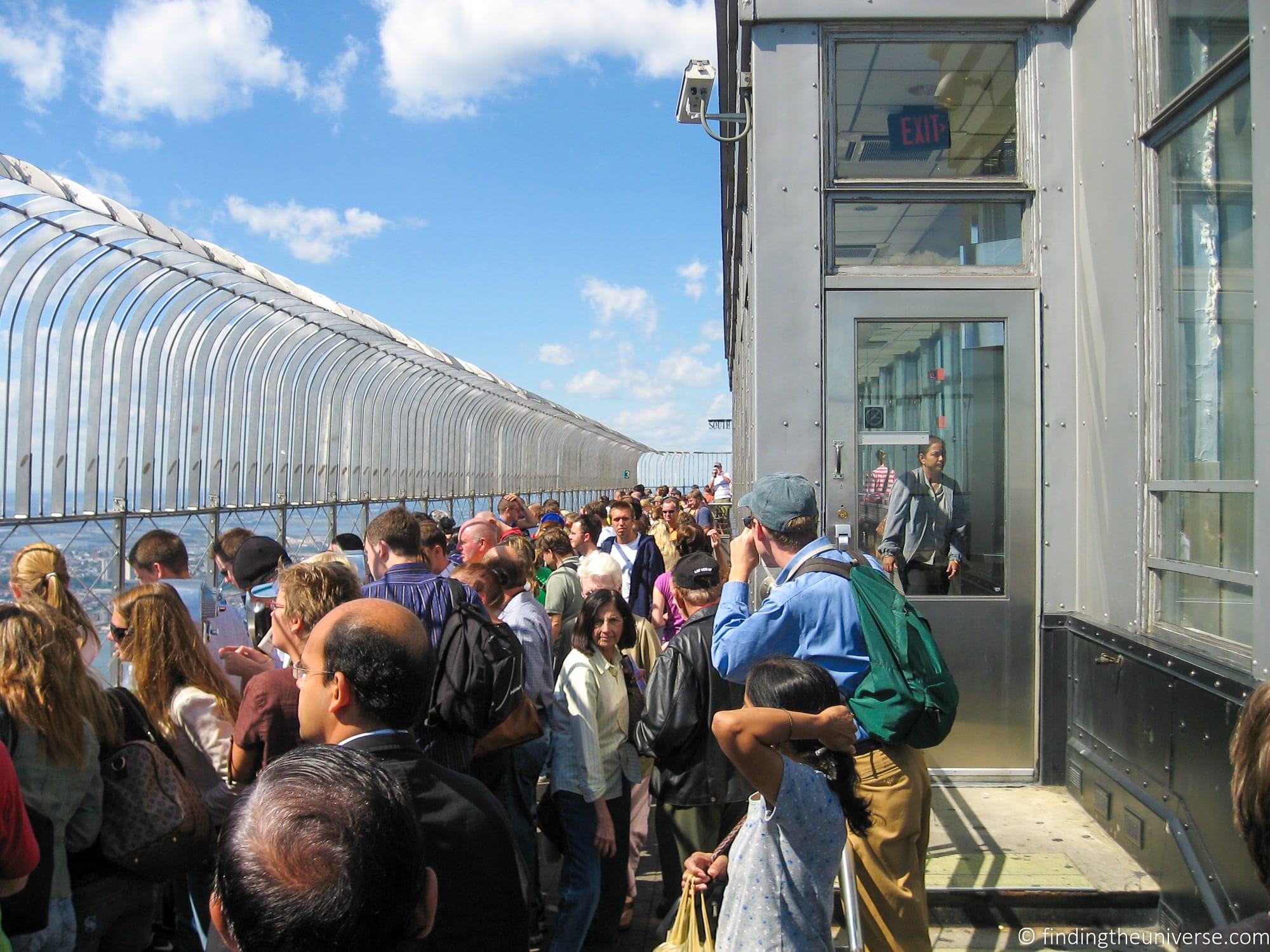 Folkemengder på observasjonsdekk På Empire State Building