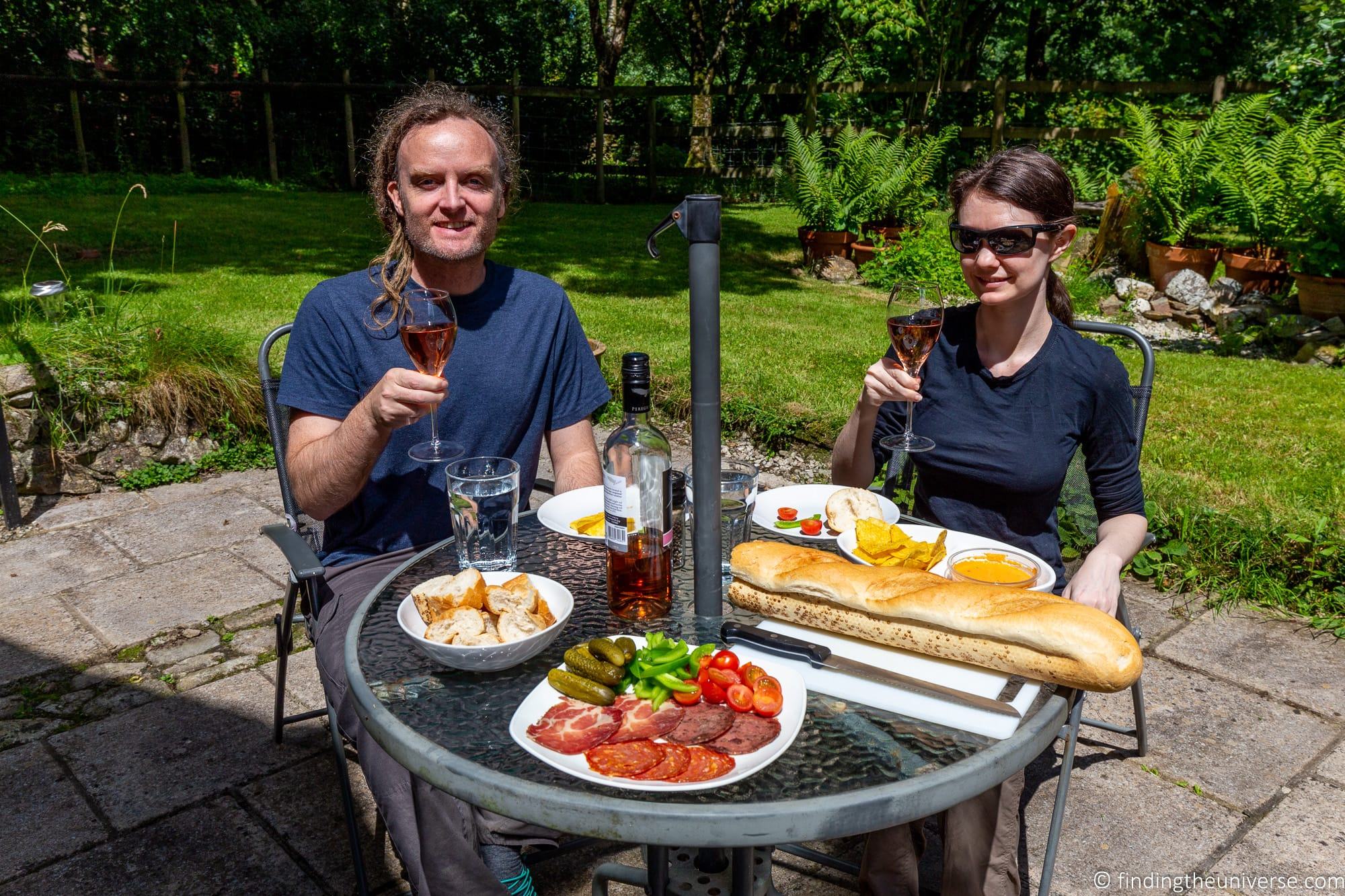 Outdoor dining holiday cottage