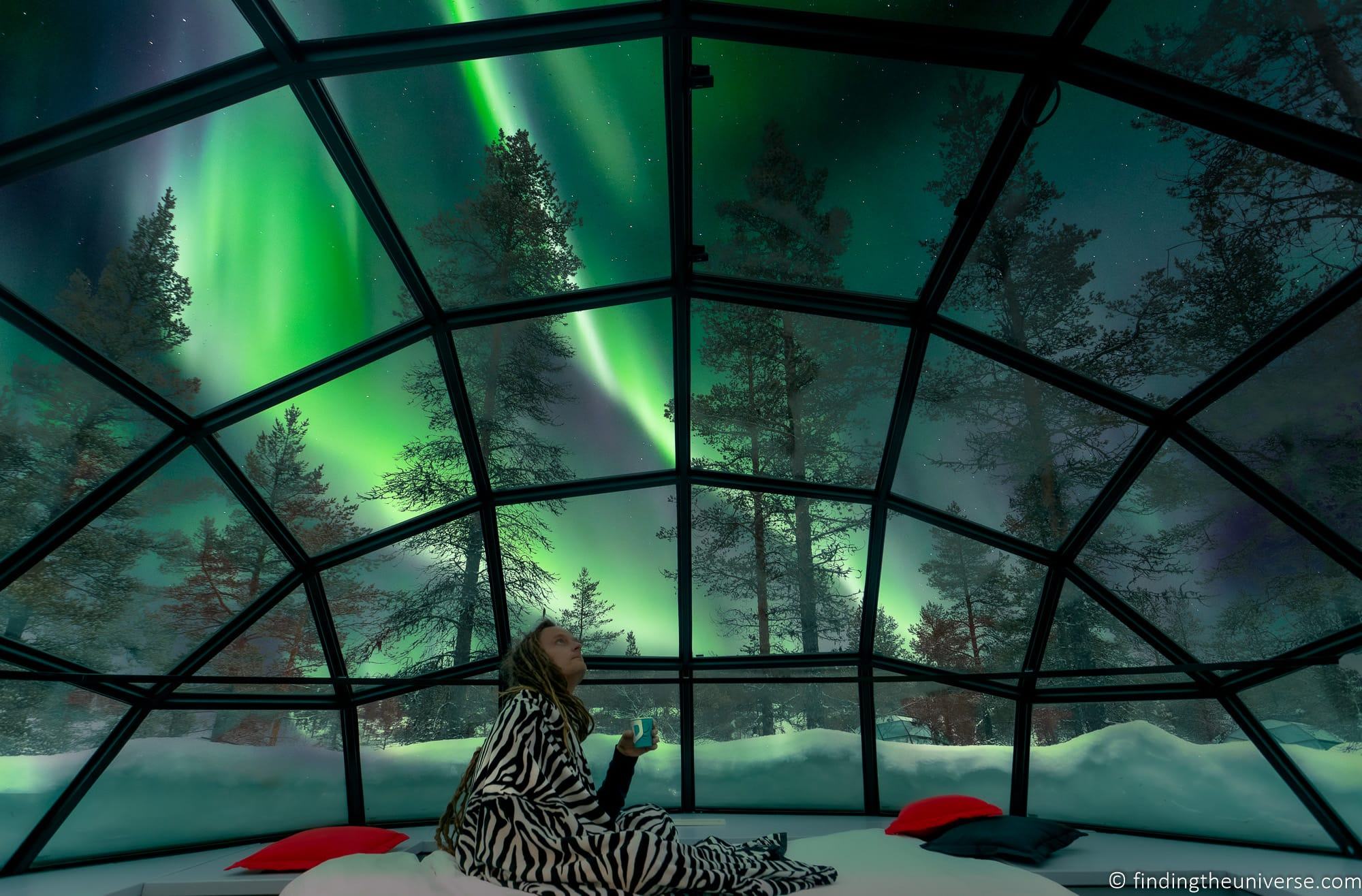 Kakslauttanen Arctic Resort - igloo with northern lights