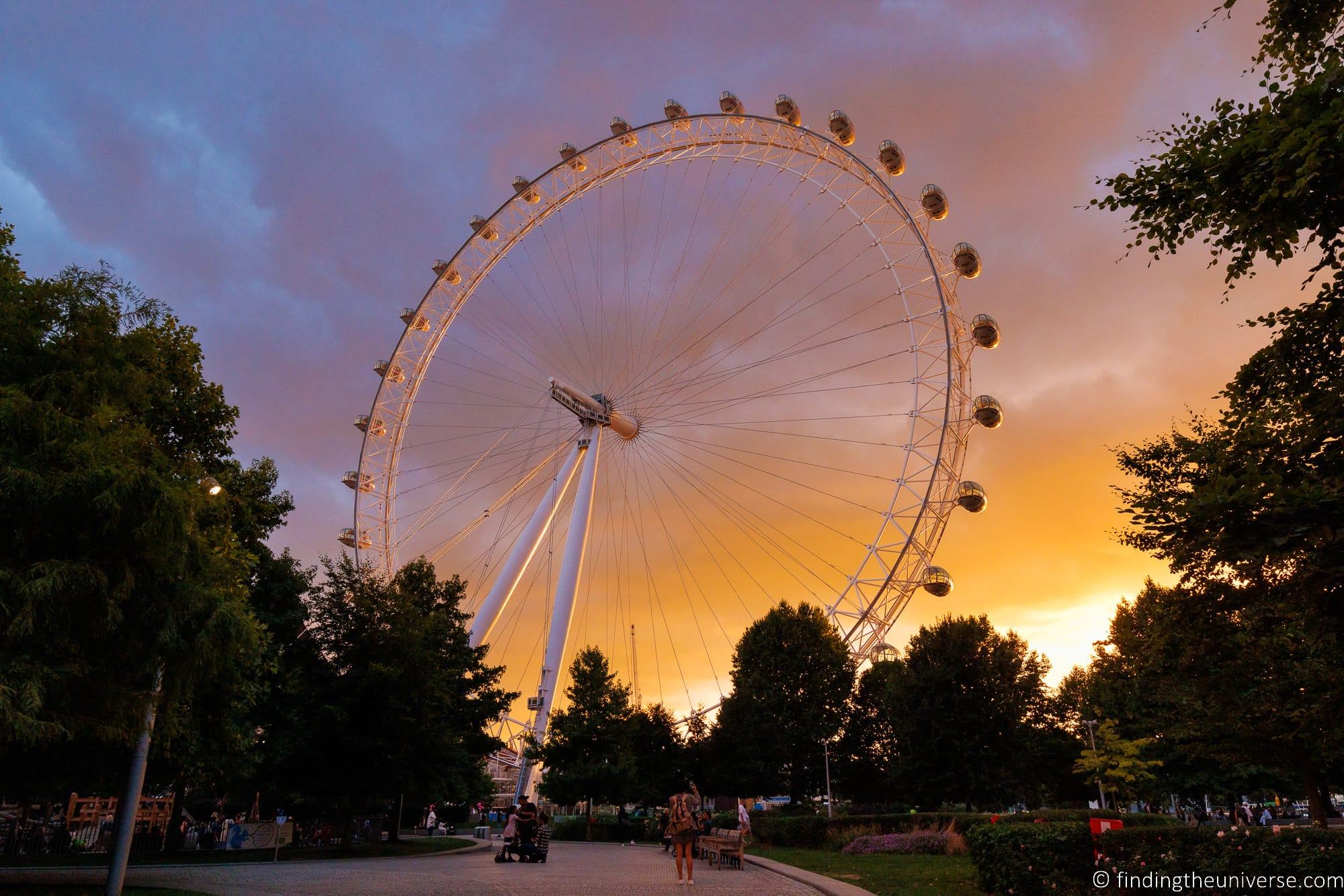 Golden Eye, London!  London eye at night, London eye, Famous places