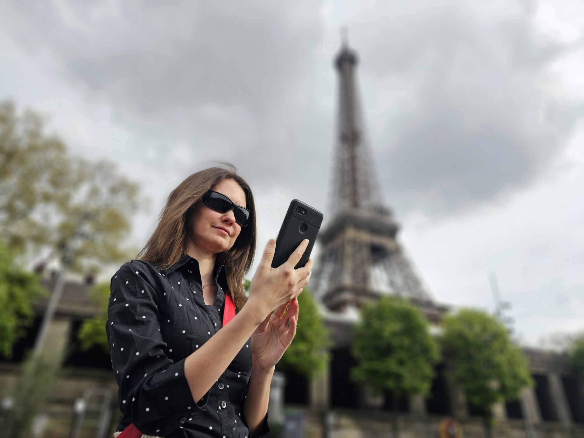 Jess using Airalo in Paris