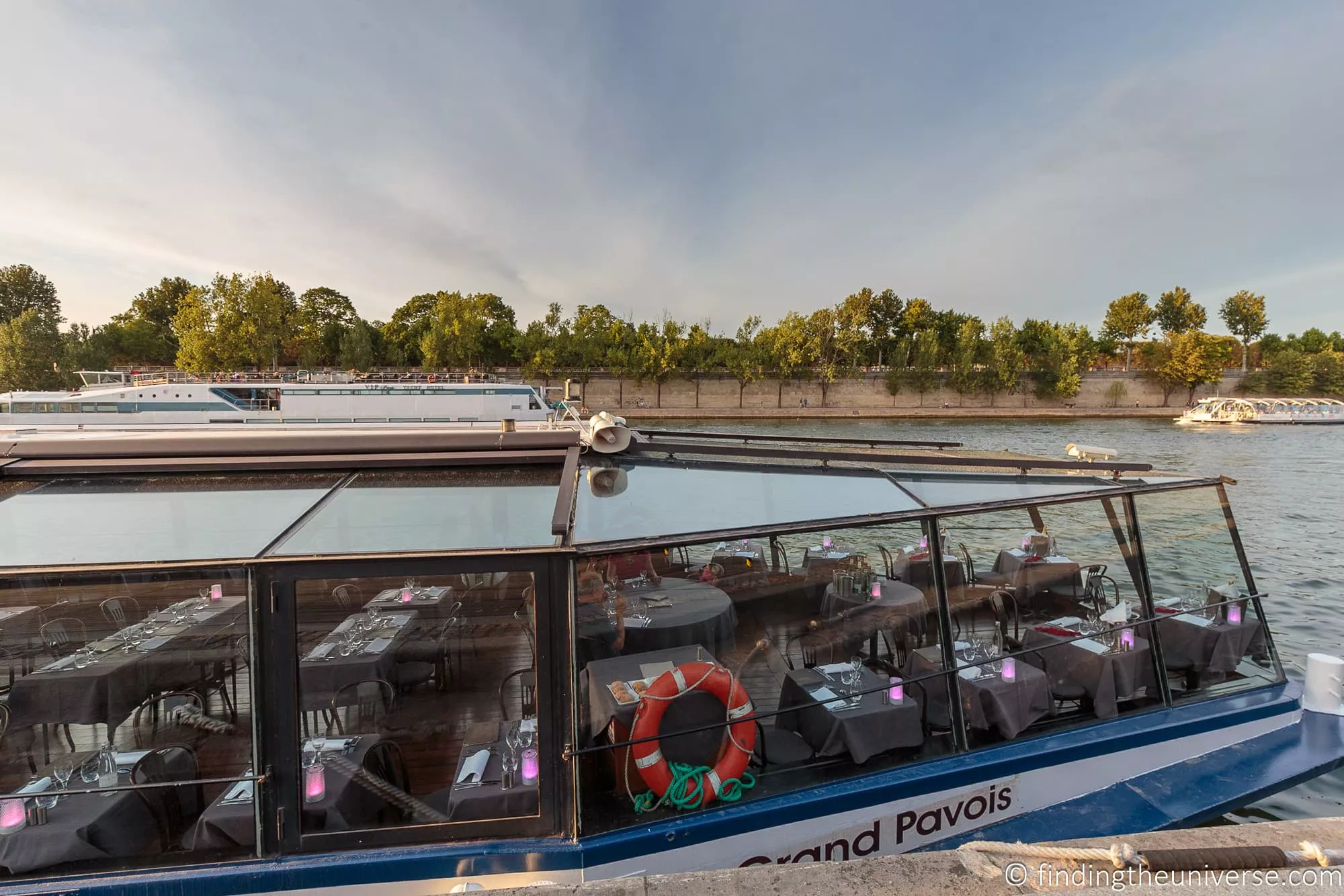 Paris Seine dinner cruise on the River Seine