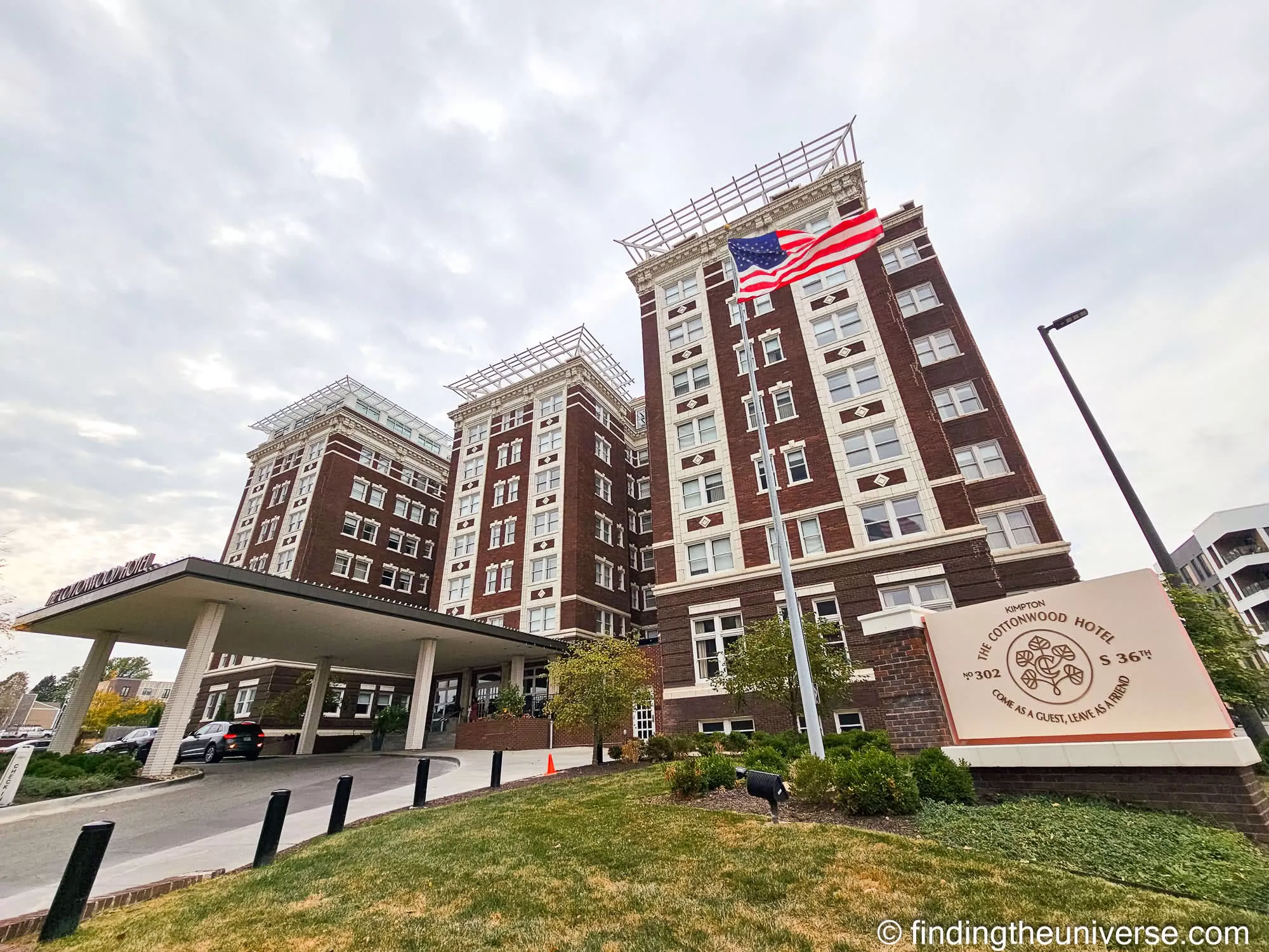 Cottonwood Hotel Omaha by Laurence Norah