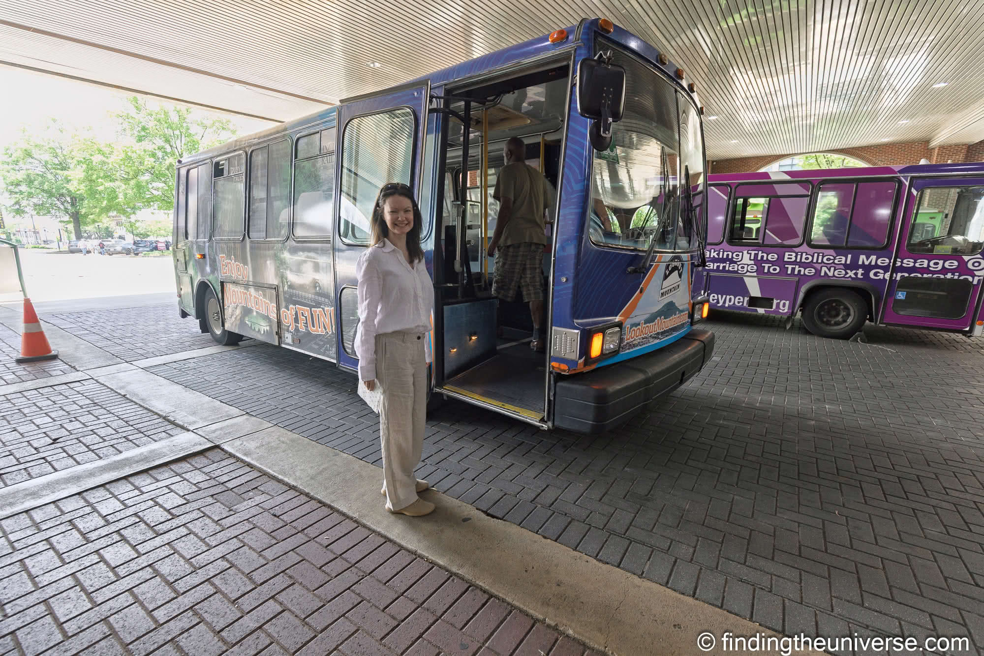Chattanooga free shuttle bus by Laurence Norah