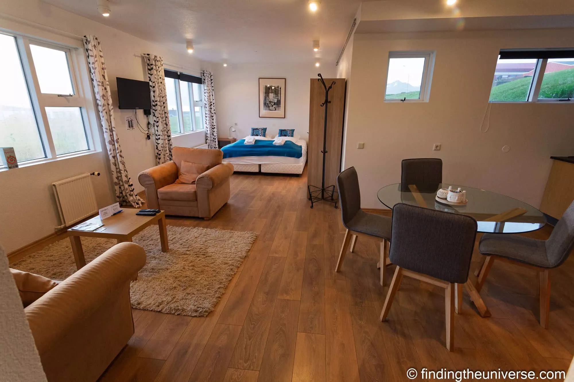 Hotel Framtid apartment, living and dining area