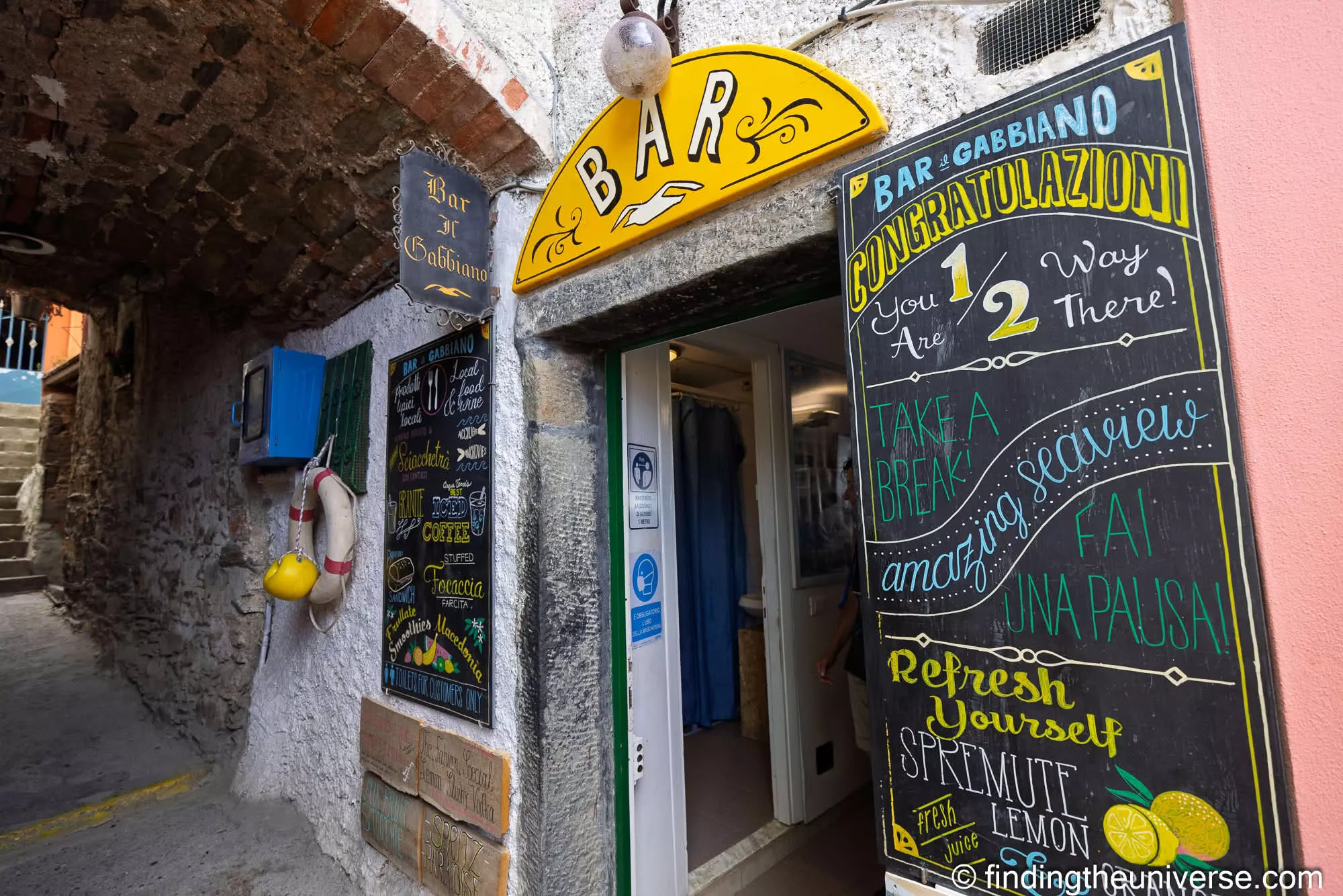 Trailside bar marking the halfway point on the walk to Corniglia