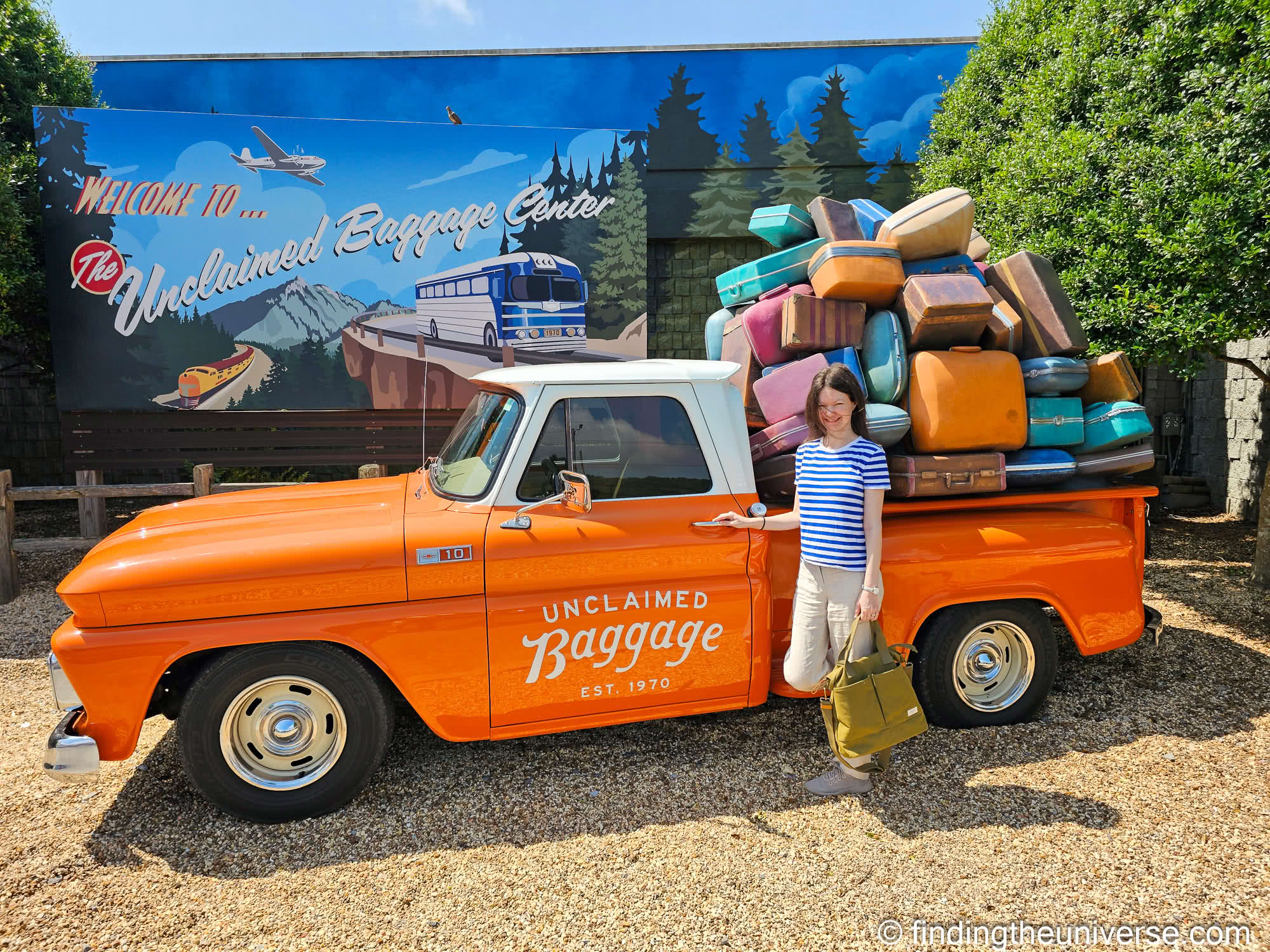 Lost luggage store Alabama by Laurence Norah-2